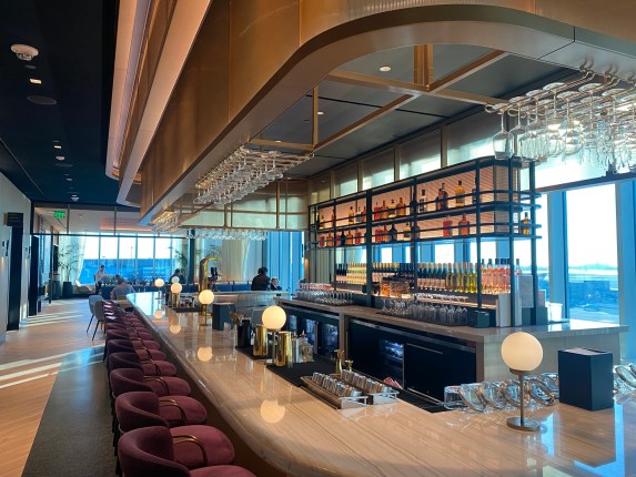 Chase Sapphire Lounge BOS: Simply Excellent